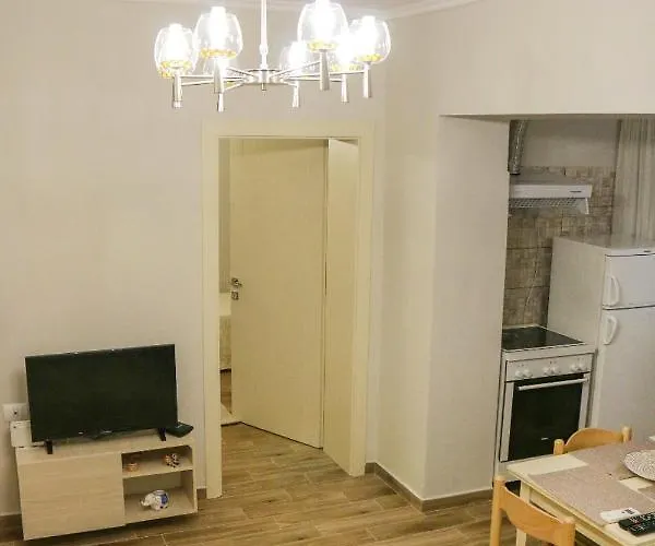 New Bazaar Arben's * Τίρανα